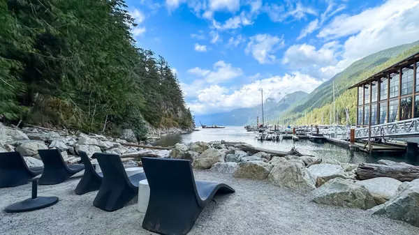 6699 Nelson AVE #101, West Vancouver, BC V7W 2B2