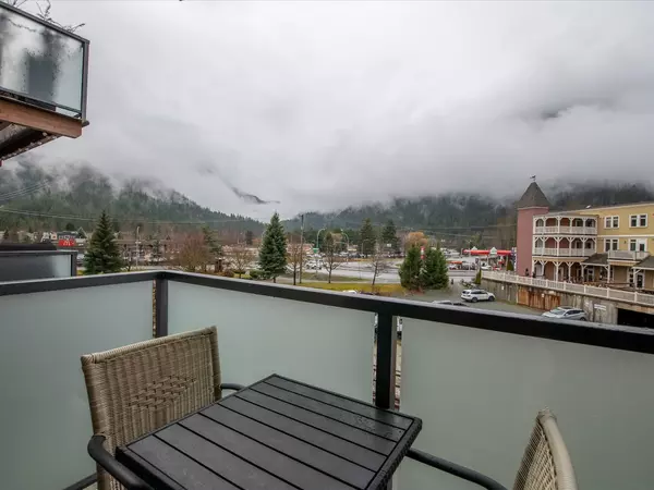 Pemberton, BC V0N 2L1,7350 Crabapple CT #203