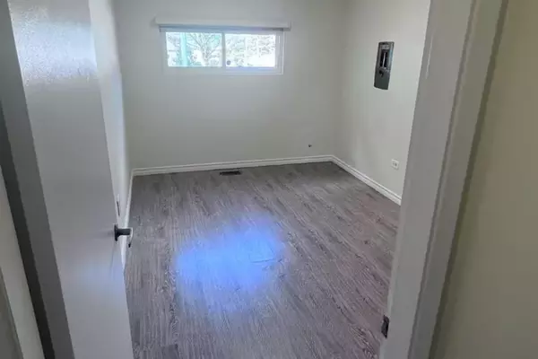 Burnaby, BC V5A 2P2,250 Duthie AVE