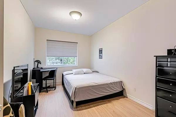 Burnaby, BC V5A 2P2,250 Duthie AVE