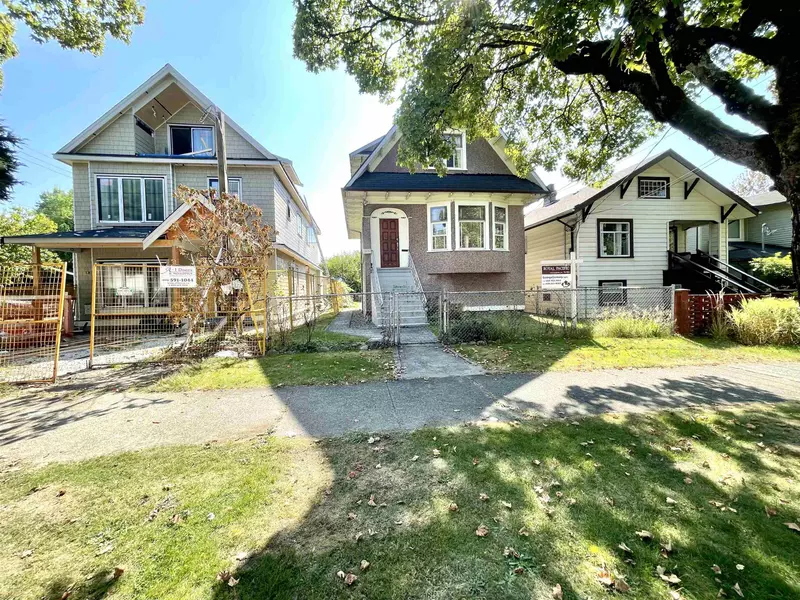 2250 E Pender ST, Vancouver, BC V5L 1X4