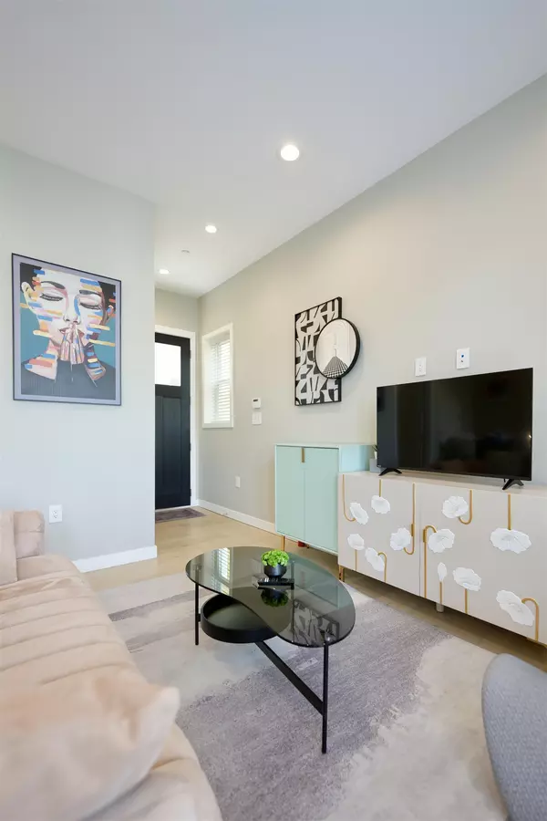 Vancouver, BC V5M 1A6,2791 E 1st AVE