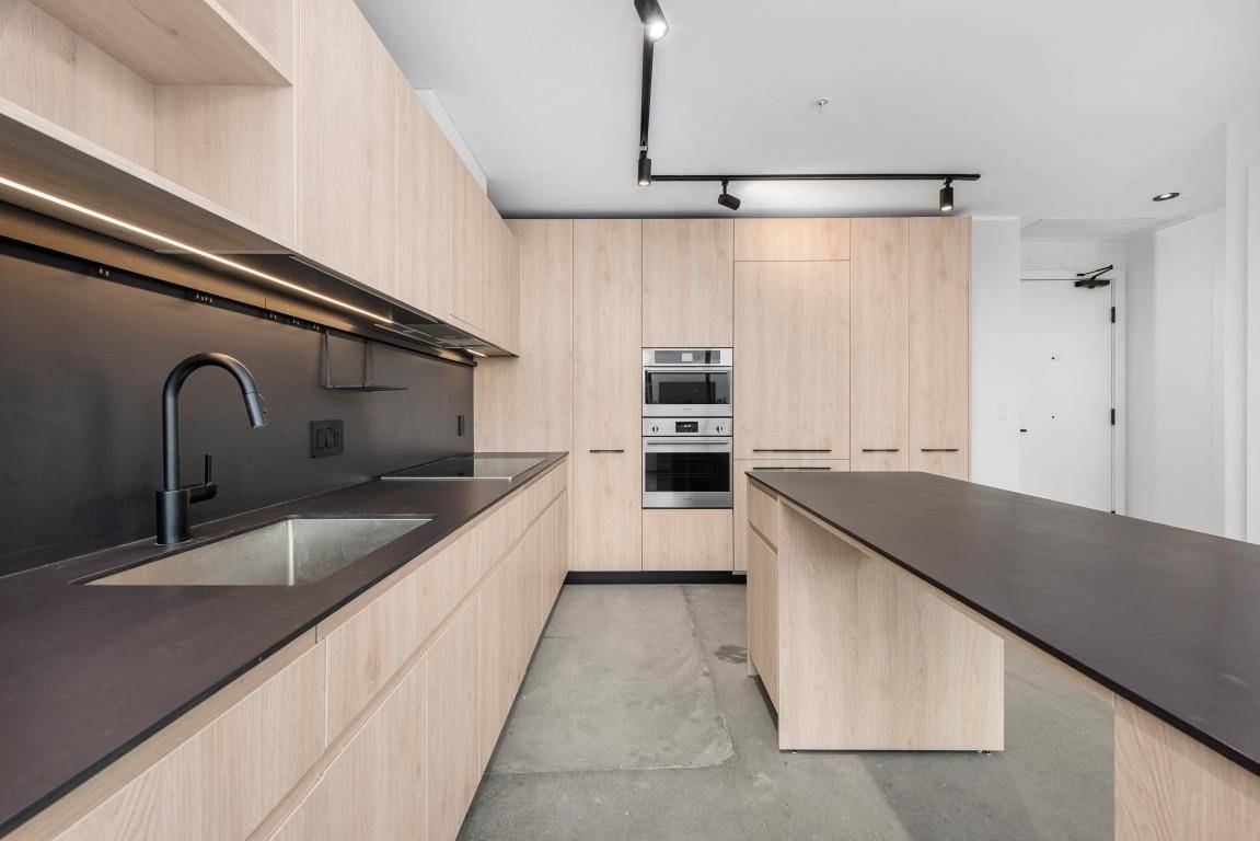 Vancouver, BC V5N 0J1,3996 Dumfries ST #607