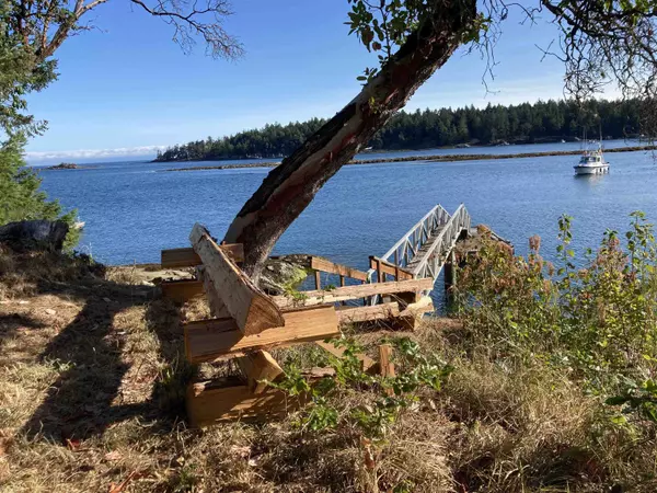 1361 Sturdies Bay RD, Galiano Island, BC V0N 1P0