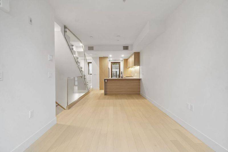 Vancouver, BC V6M 2W4,6330 Oak ST