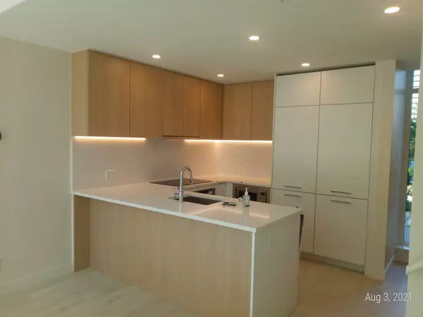 Surrey, BC V3T 0R2,10388 133 ST #TH10
