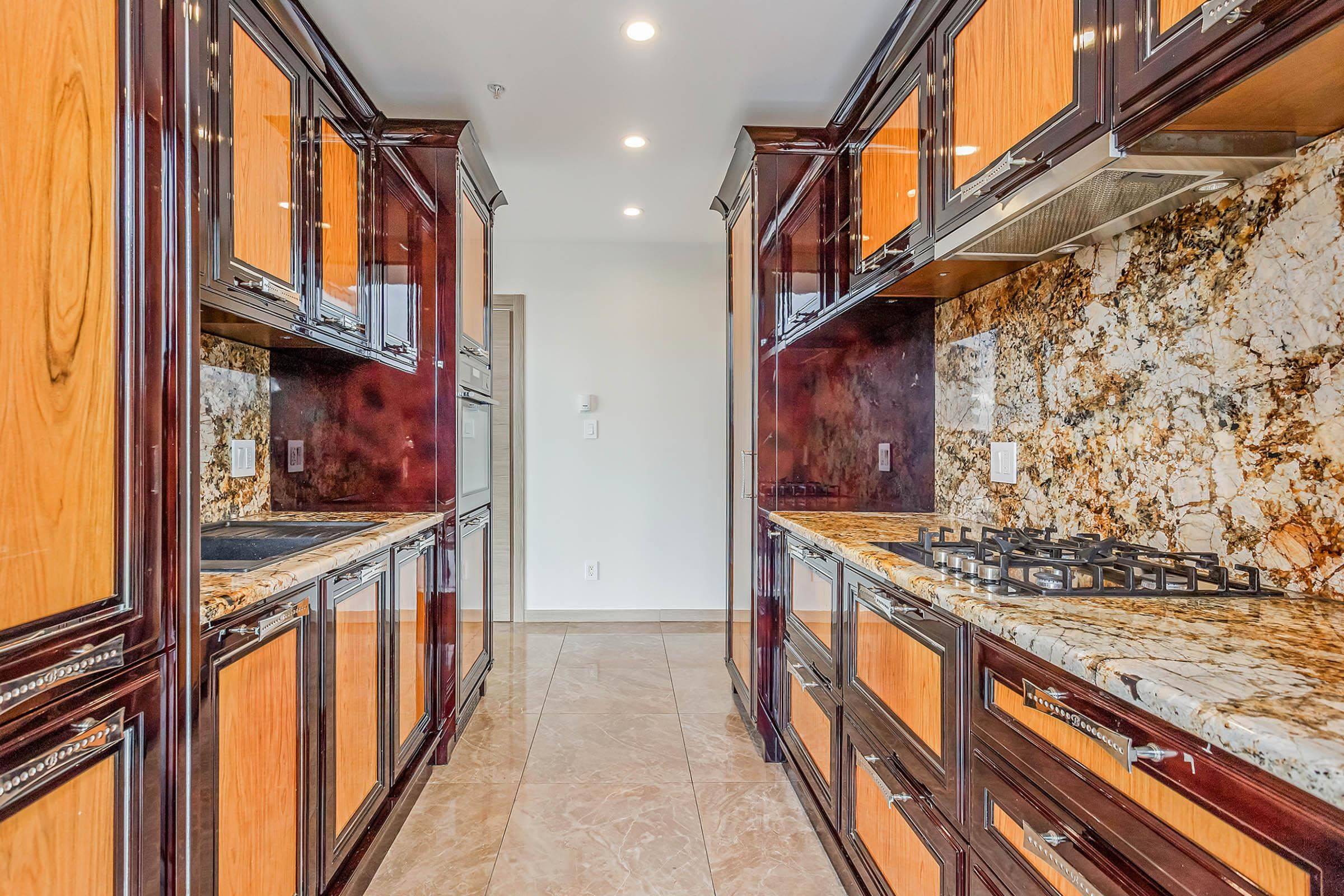 North Vancouver, BC V7L 0E3,131 E 3rd ST #703