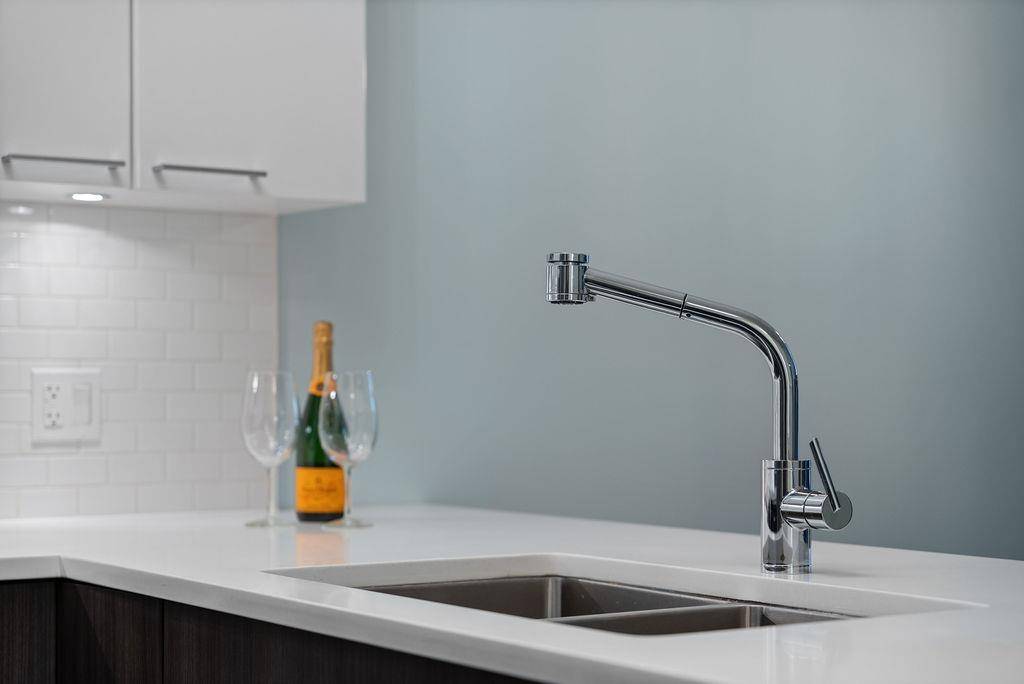 North Vancouver, BC V7P 1R5,1201 W 16th ST #207
