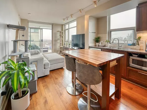 2228 W Broadway #710, Vancouver, BC V6K 0B1