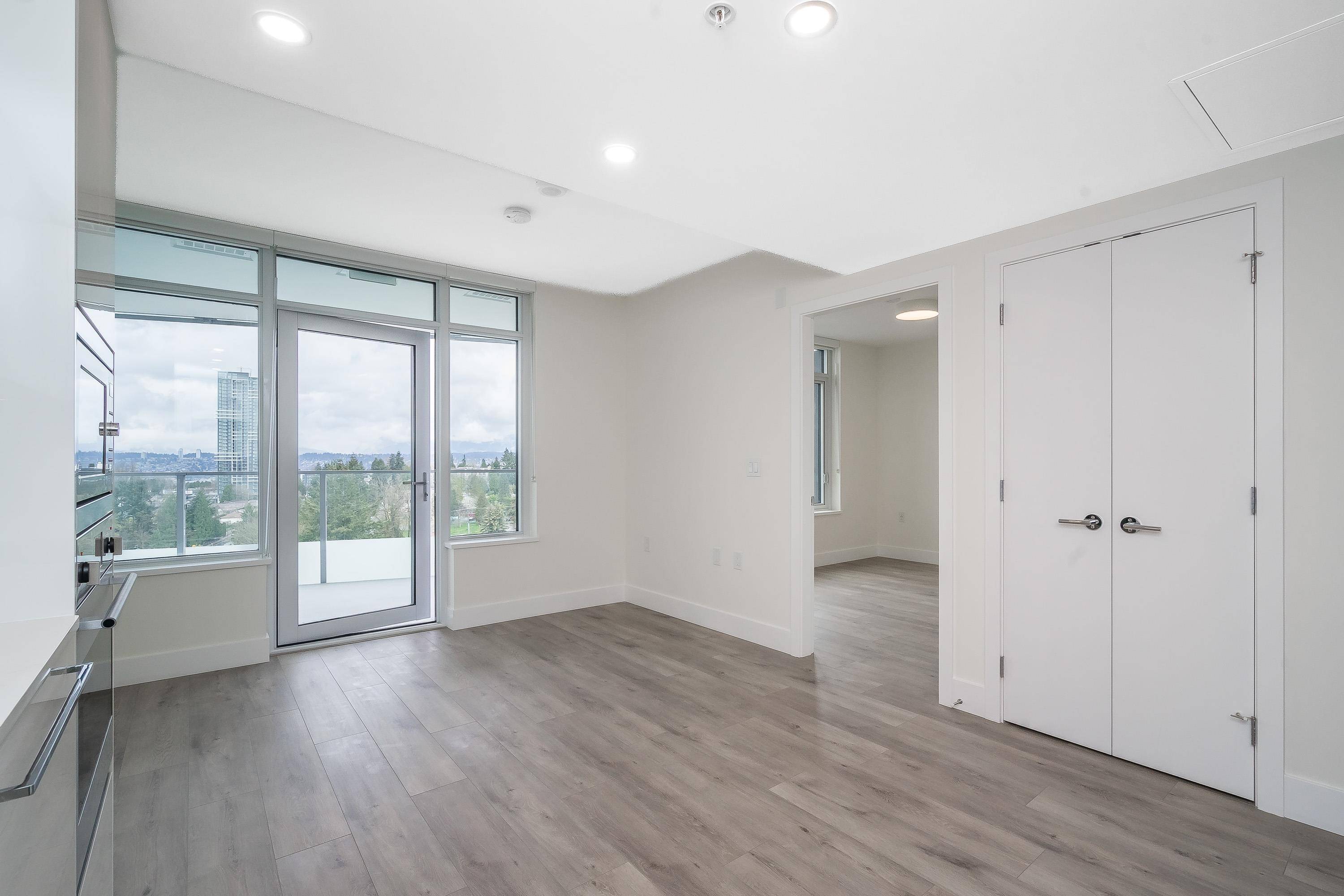 10428 Whalley BLVD #1207 Surrey, BC V3T 5J6