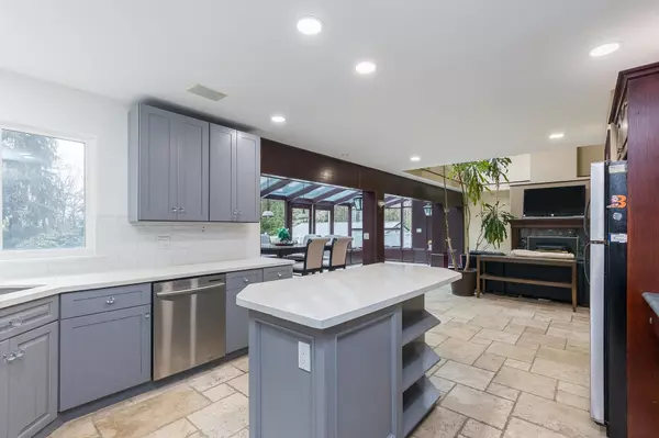 Maple Ridge, BC V4R 2G1,13065 250th ST