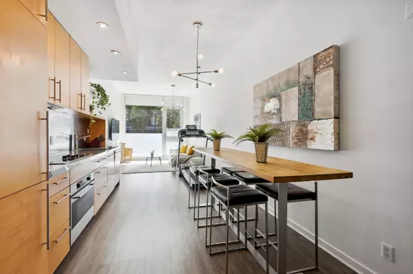 36 Water ST #207, Vancouver, BC V6B 0B7