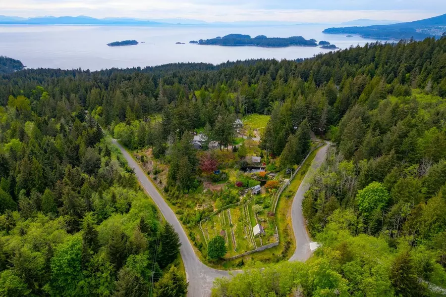 620 Laura RD, Bowen Island, BC V0N 1G2