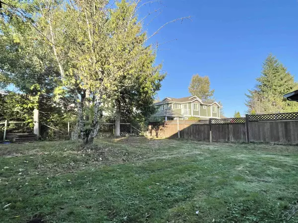 Gibsons, BC V0N 1V8,866 Poplar LN