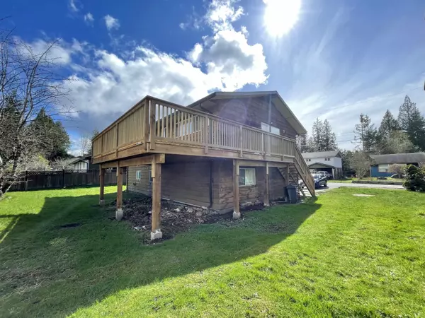 Gibsons, BC V0N 1V8,866 Poplar LN