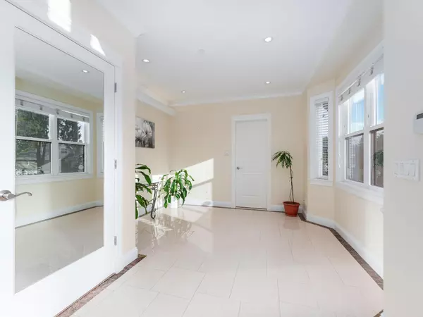 Vancouver, BC V5X 1G8,617 E 52nd AVE