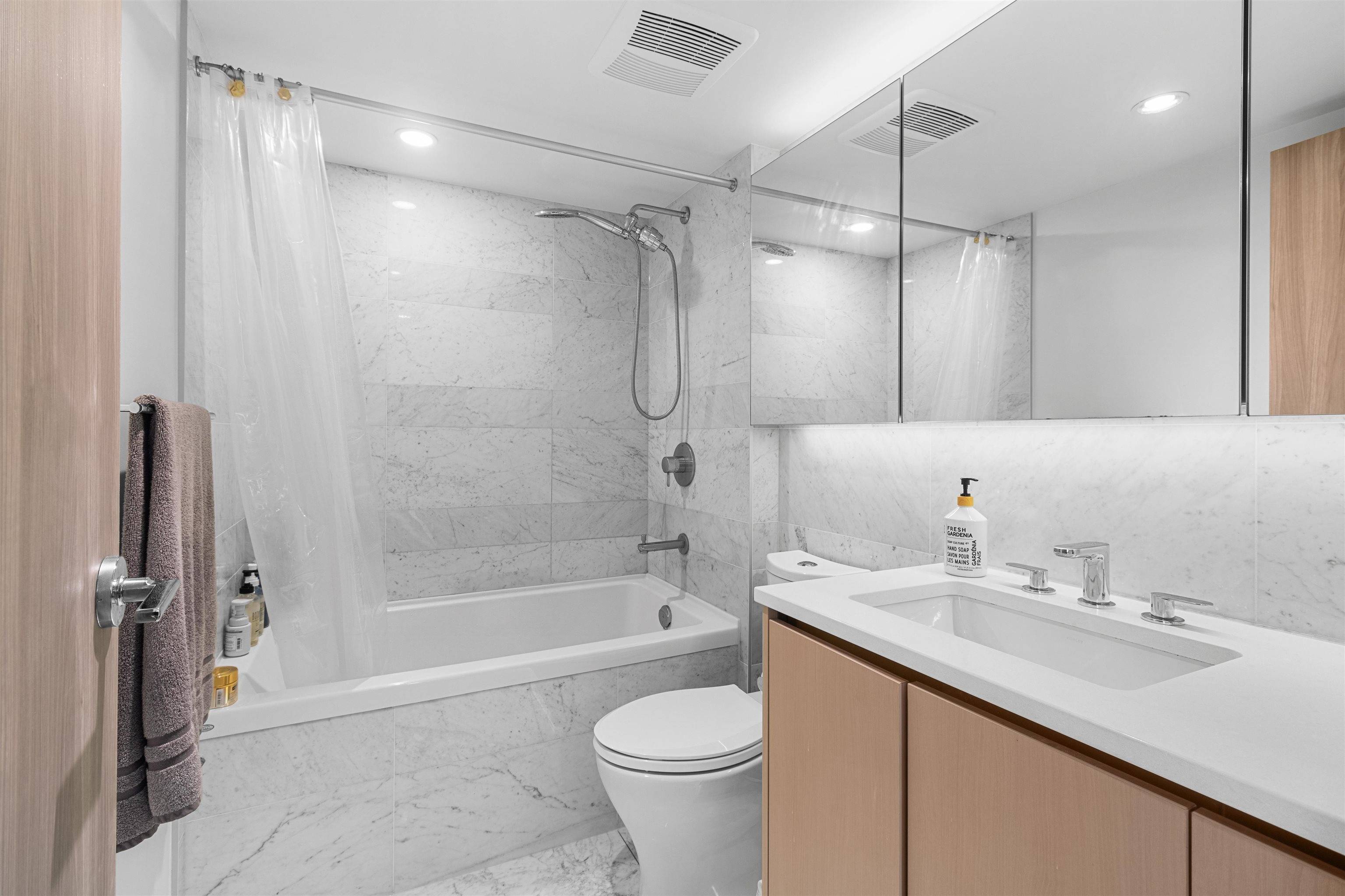 Richmond, BC V6X 0S3,8800 Hazelbridge WAY #1606