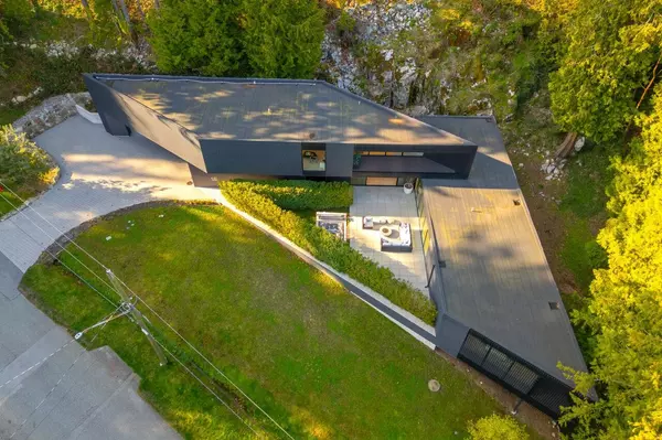 West Vancouver, BC V7V 2N6,4181 Rose CRES