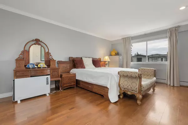 Surrey, BC V4A 5M7,14710 16a AVE