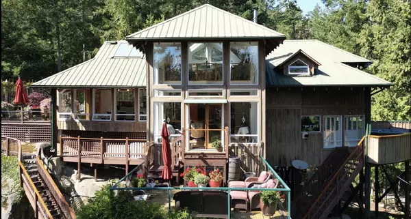 486 Bluff WAY, Mayne Island, BC V0N 2J2