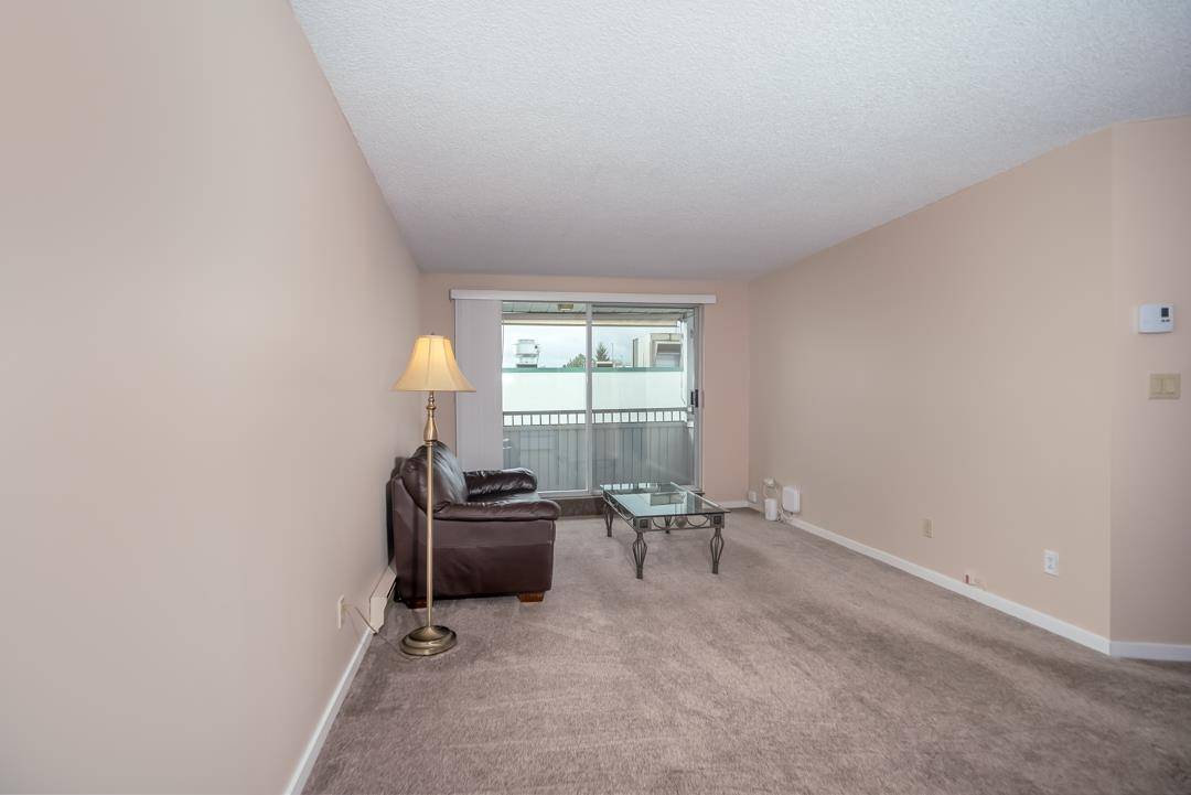 Abbotsford, BC V2S 6G9,32950 Amicus PL #210