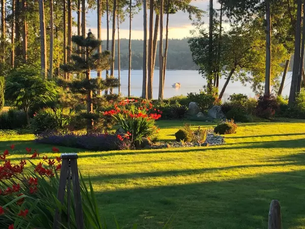 Sechelt, BC V7Z 0P5,6109 Sechelt Inlet RD
