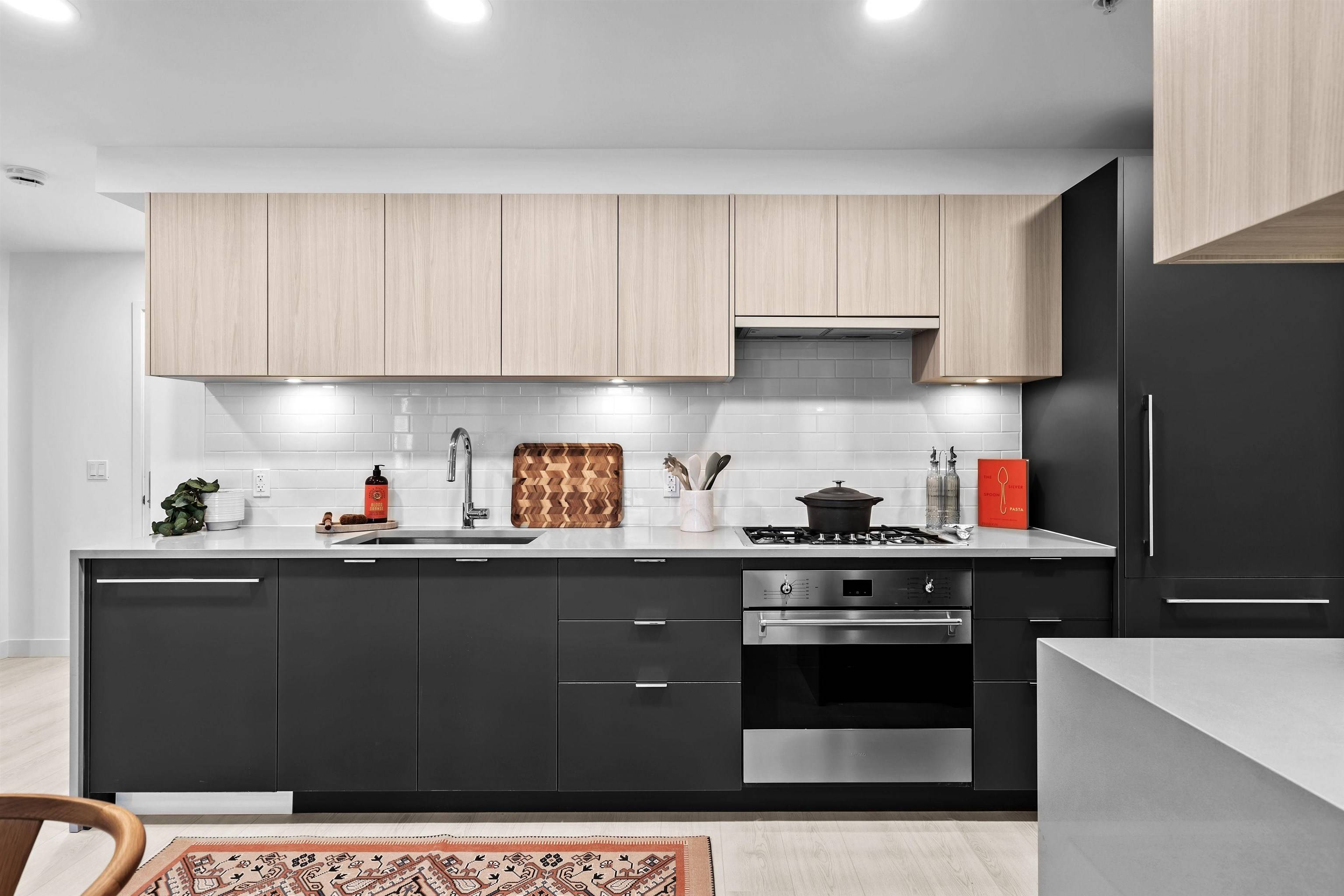 Vancouver, BC V0V 0V0,2419 Grant ST #205