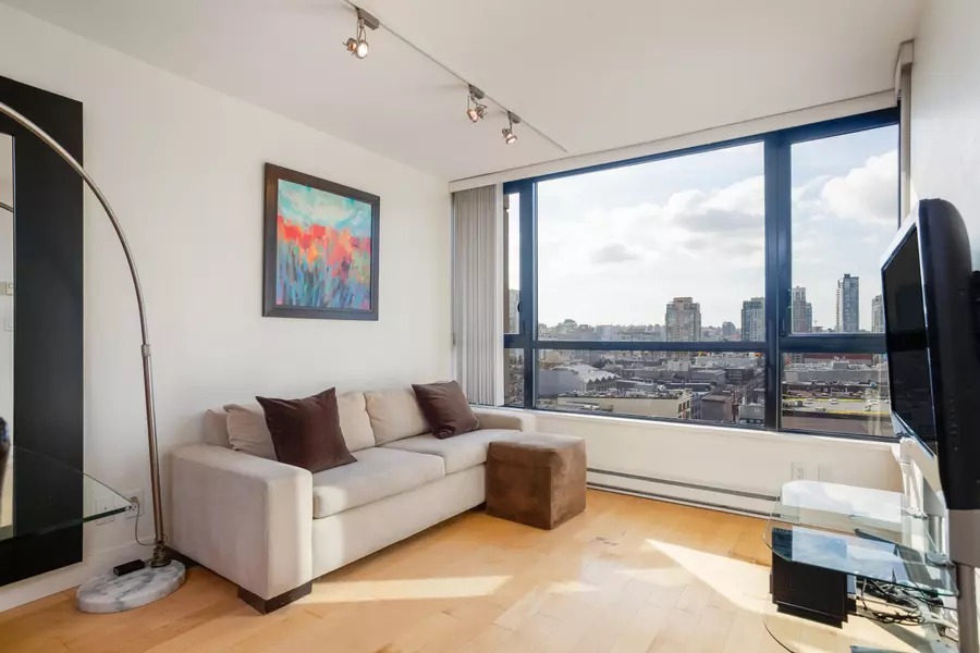 928 Homer ST #1110, Vancouver, BC V6B 1T7