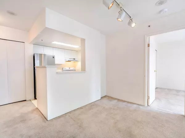 New Westminster, BC V3M 6R5,55 Tenth ST #408