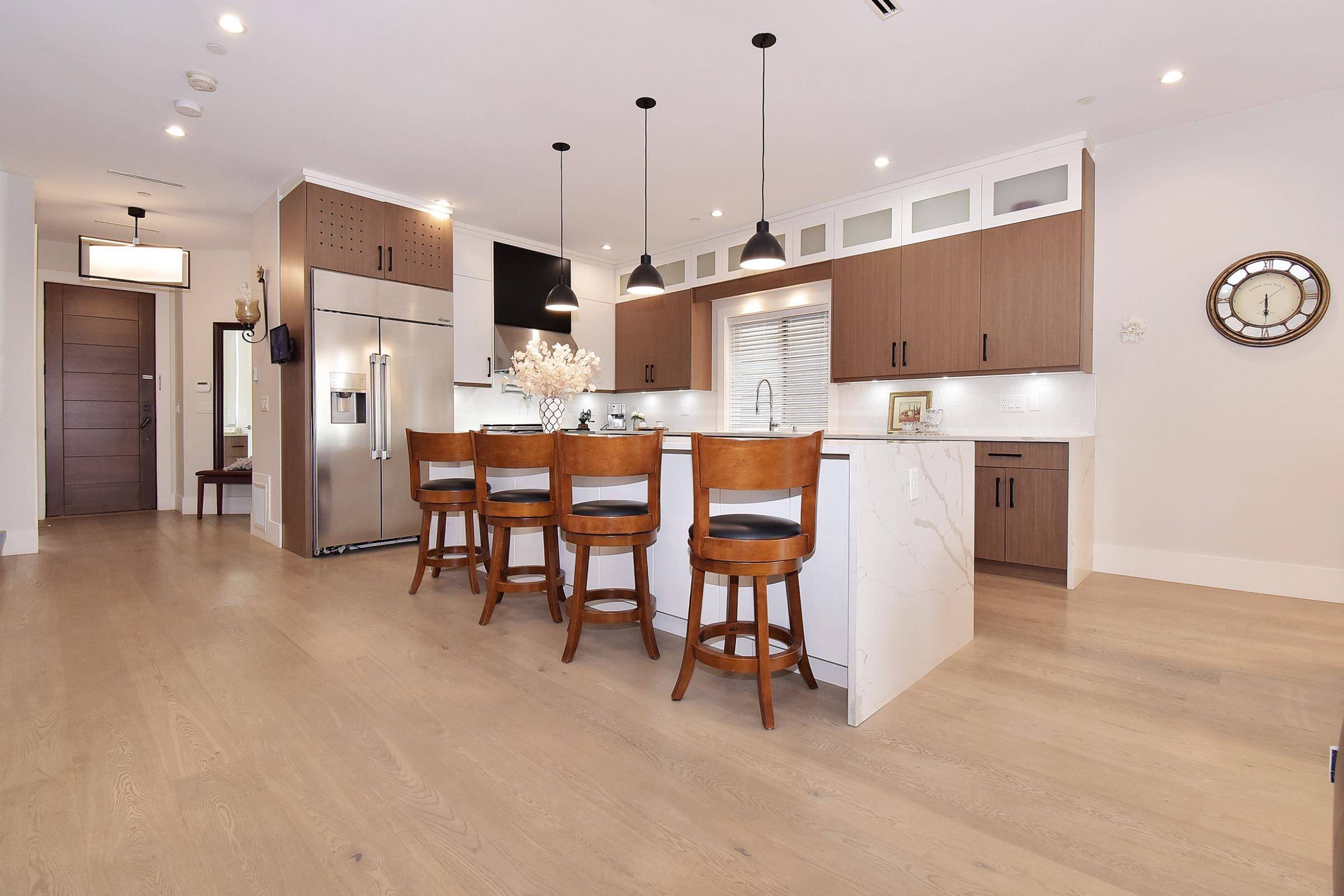 White Rock, BC V4B 2R3,15448 Russell AVE
