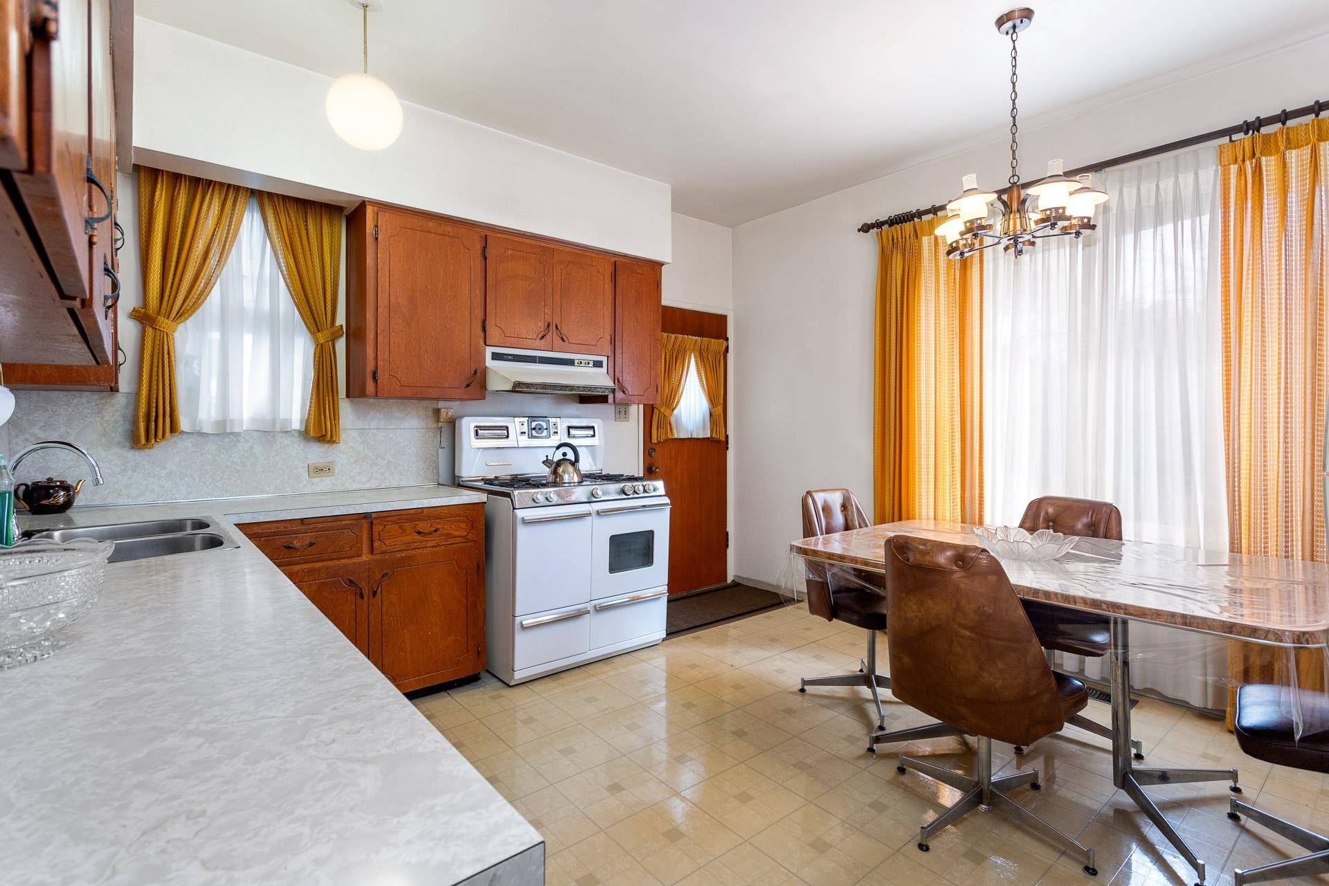 Vancouver, BC V6K 4G9,2206 Trutch ST