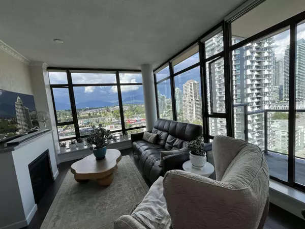 Burnaby, BC V5C 4B1,4250 Dawson ST #2003