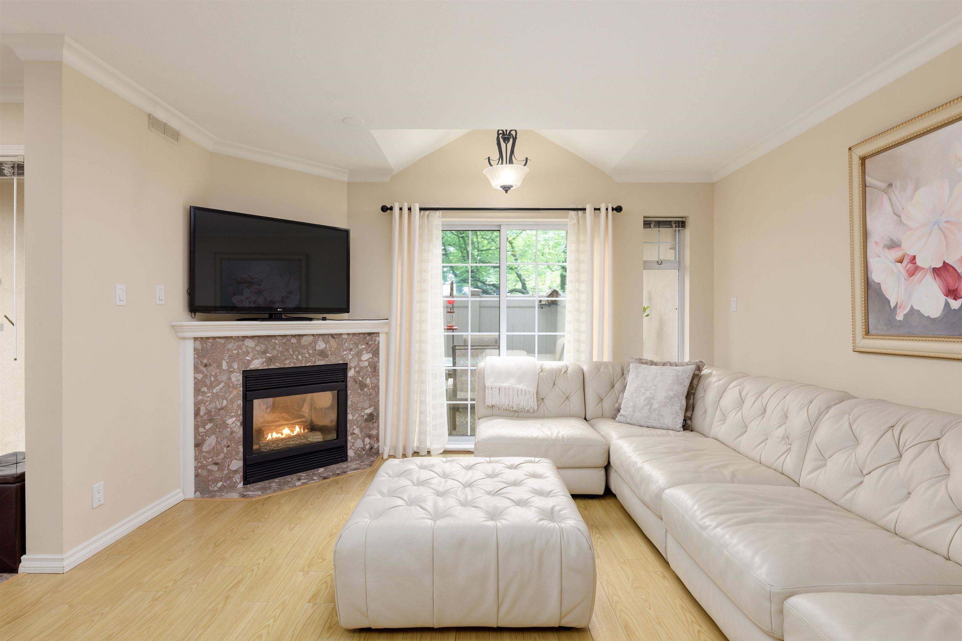 Burnaby, BC V3N 1H1,7128 18th AVE #23
