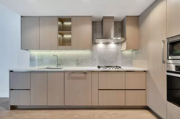 Vancouver, BC V6Z 0E7,89 Nelson ST #612