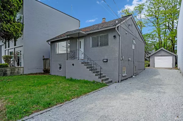 Burnaby, BC V5C 3T5,4021 Graveley ST