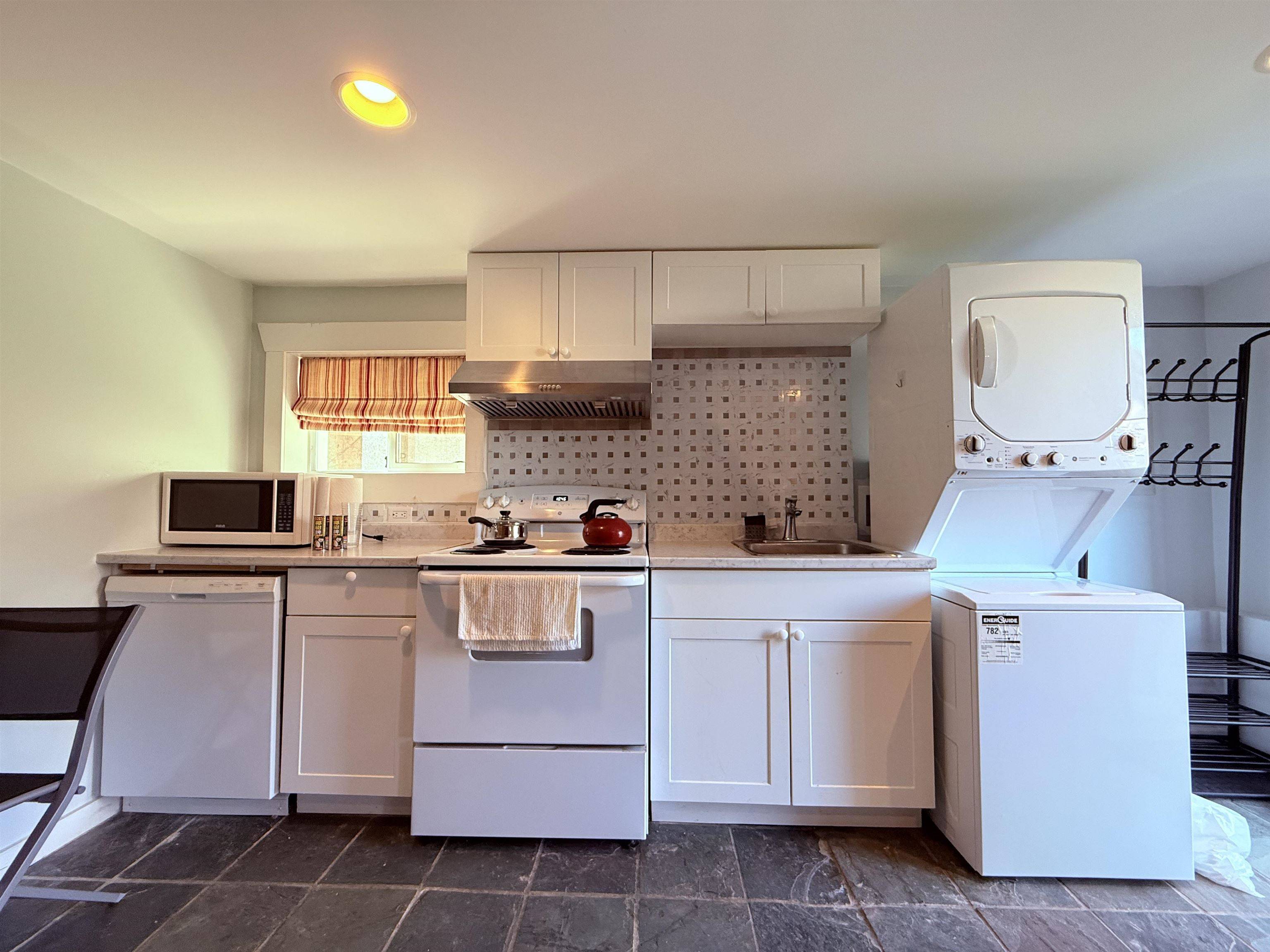 Vancouver, BC V6R 3A1,3827 W 15th AVE