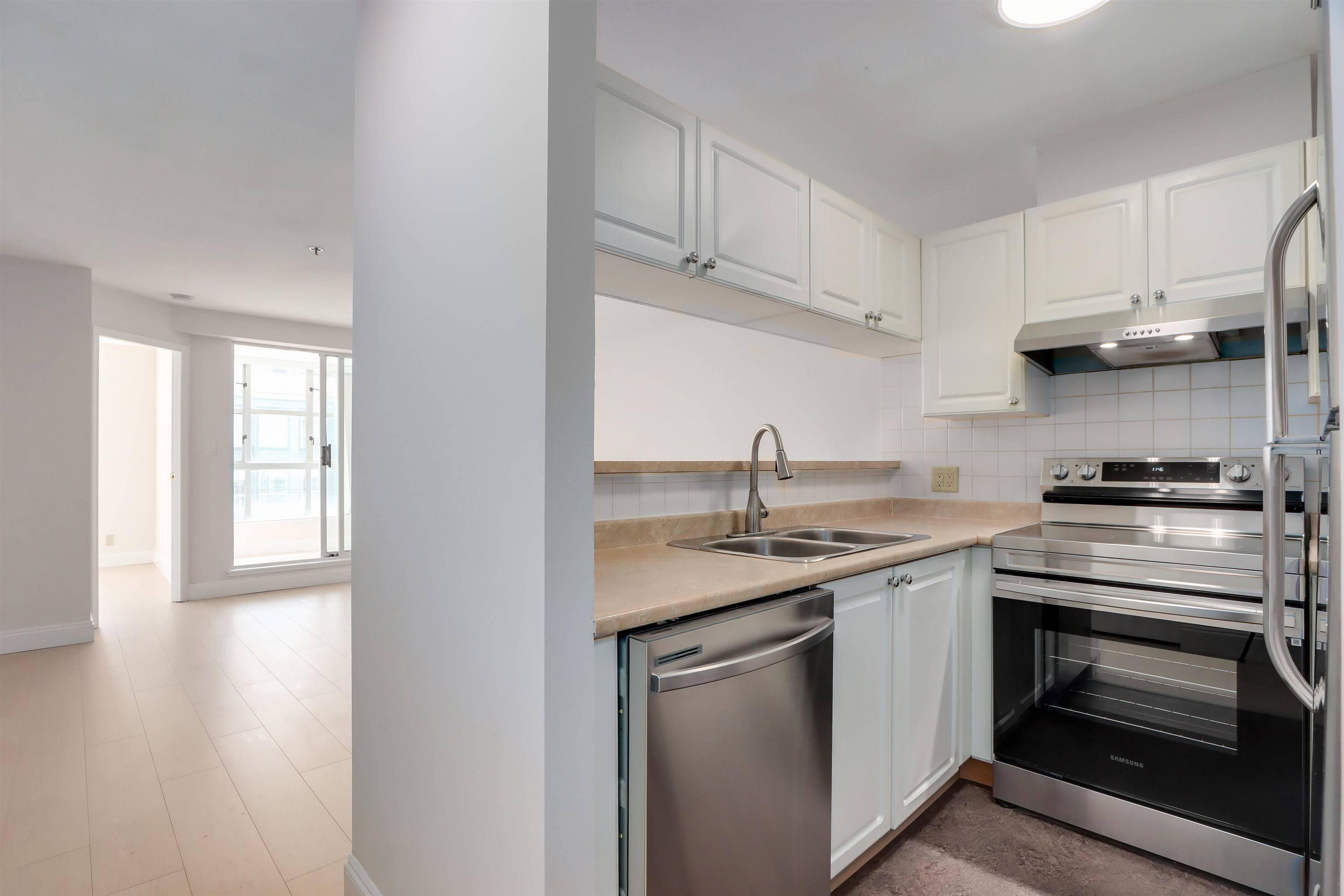 Vancouver, BC V5V 4E9,4113 Fraser ST #313