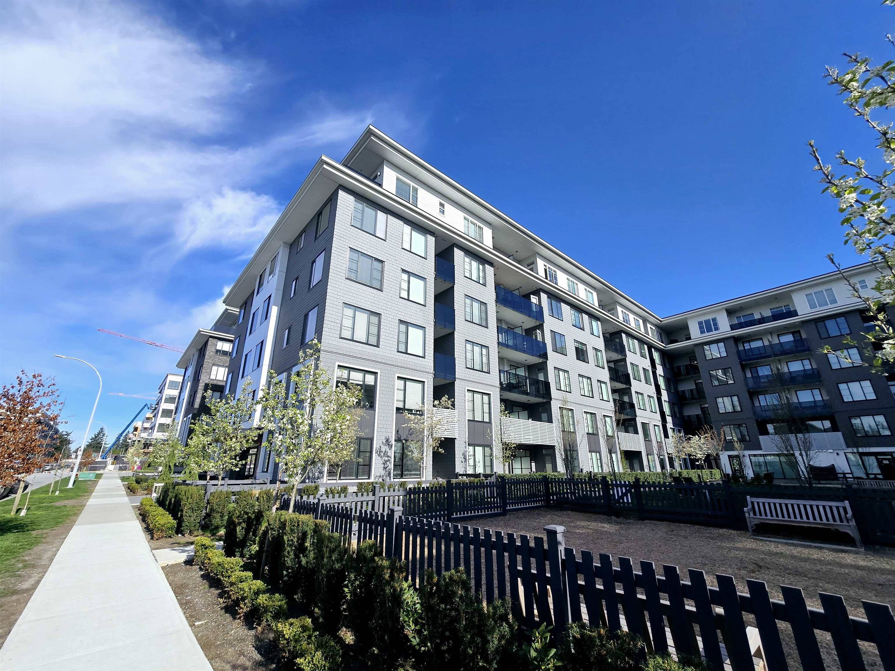 15825 85 AVE #317, Surrey, BC V4N 6W9