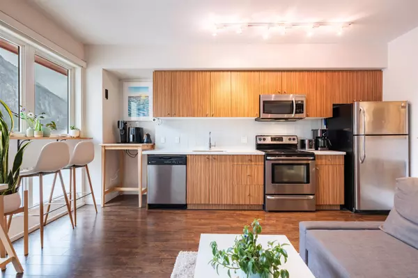 Squamish, BC V8B 0S8,37841 Cleveland AVE #206