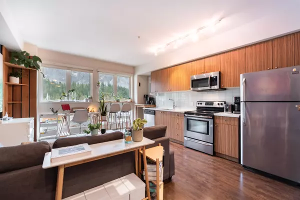 Squamish, BC V8B 0S8,37841 Cleveland AVE #206