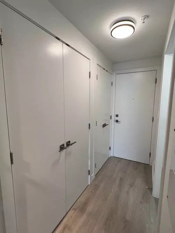 Surrey, BC V3T 0T3,10616 132 ST #213