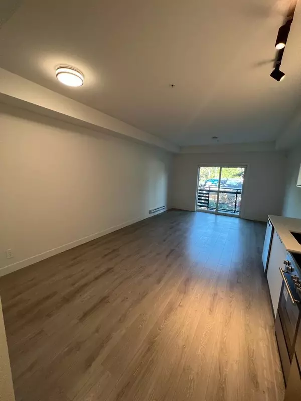 Surrey, BC V3T 0T3,10616 132 ST #213