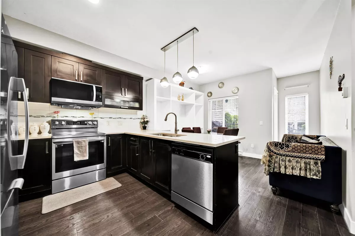 Surrey, BC V3W 2C3,13864 Hyland ST #15