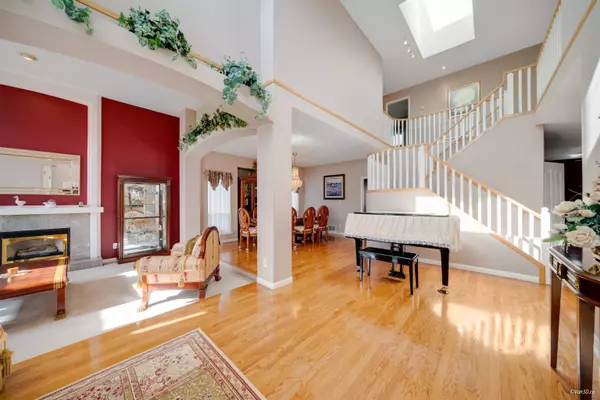 Coquitlam, BC V3E 2Z1,2551 Sapphire PL