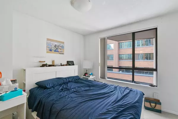 Vancouver, BC V6Z 2X4,1189 Howe ST #508