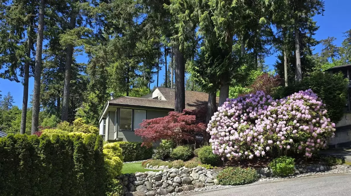 West Vancouver, BC V7W 1E9,4635 Caulfeild DR