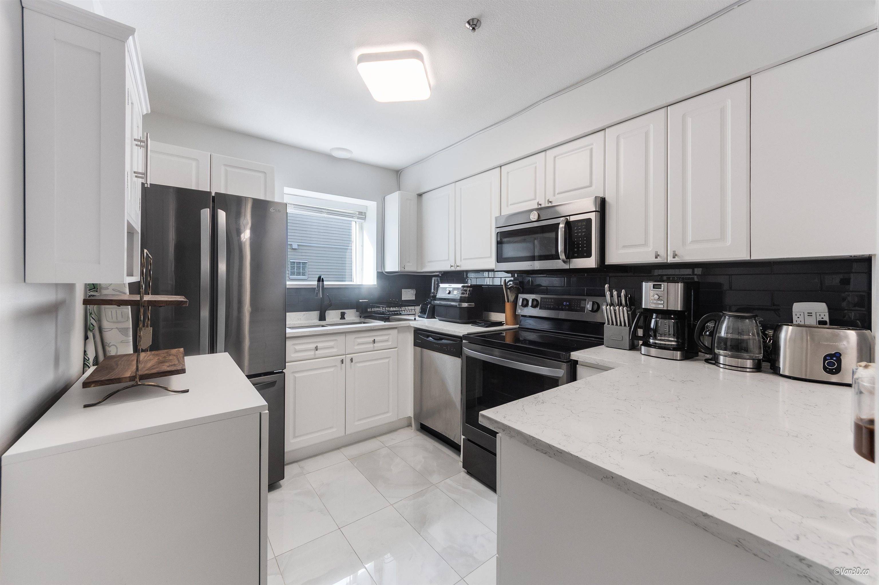 7071 Blundell RD #202, Richmond, BC V6Y 1J5