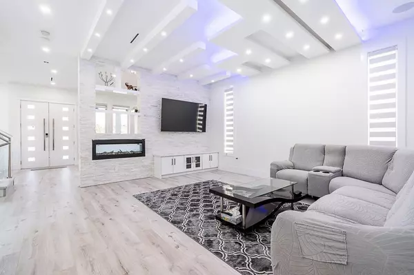 7079 194a ST Surrey, BC V4N 1N2