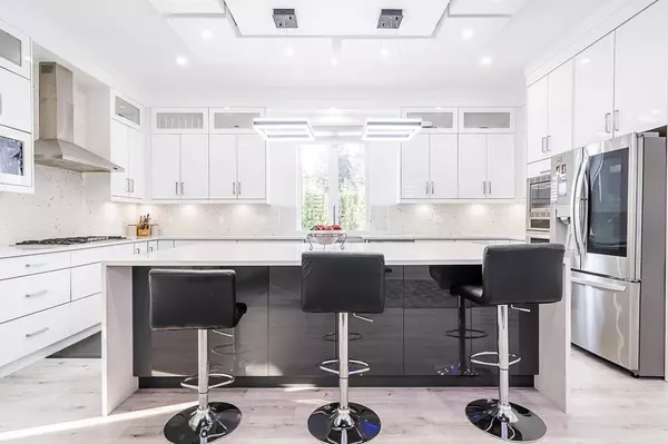 7079 194a ST Surrey, BC V4N 1N2