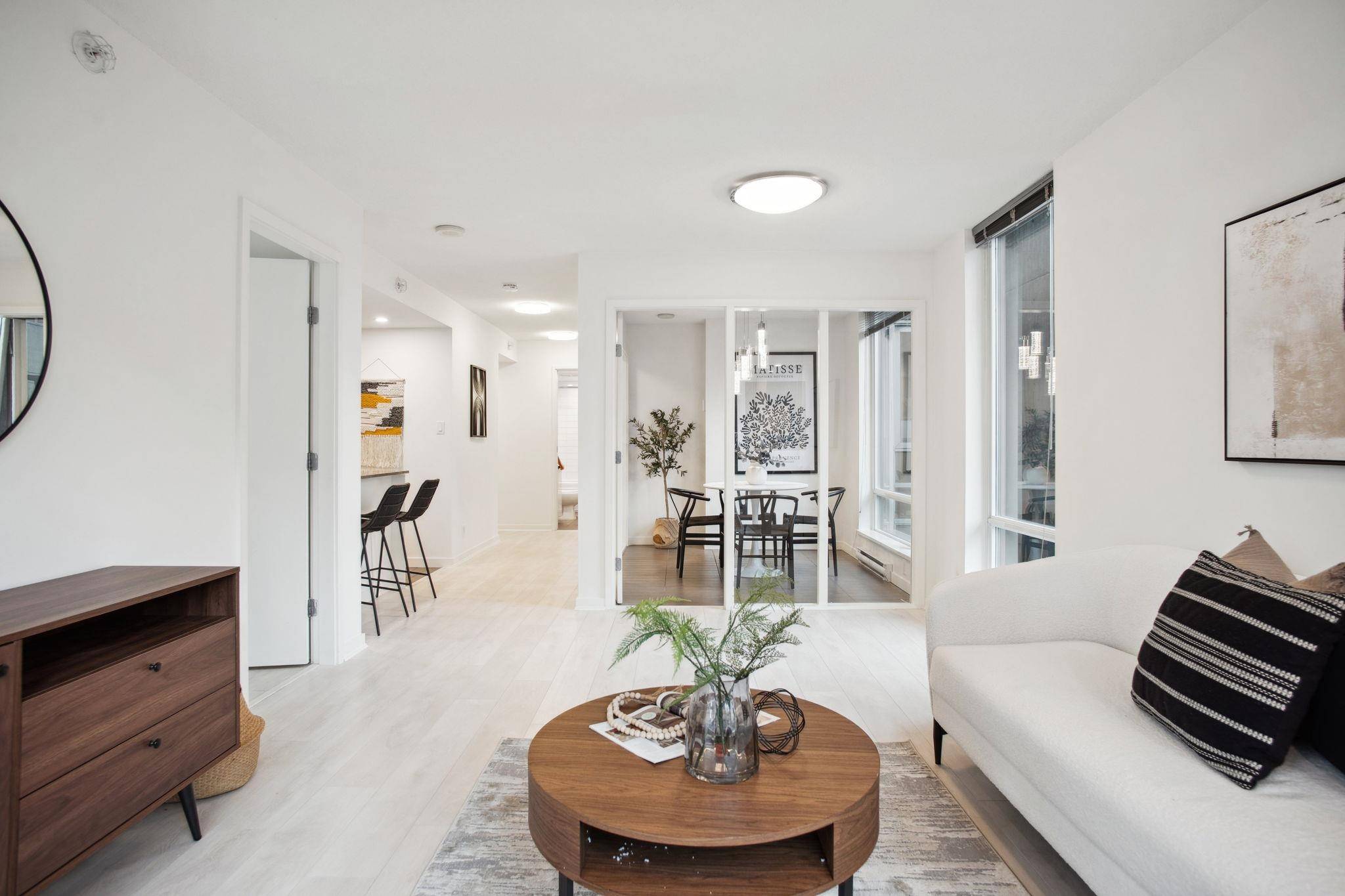 Vancouver, BC V6B 0E8,233 Robson ST #603